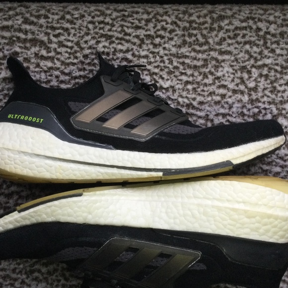 Adidas Ultra Boost 22 - Picture 4 of 7
